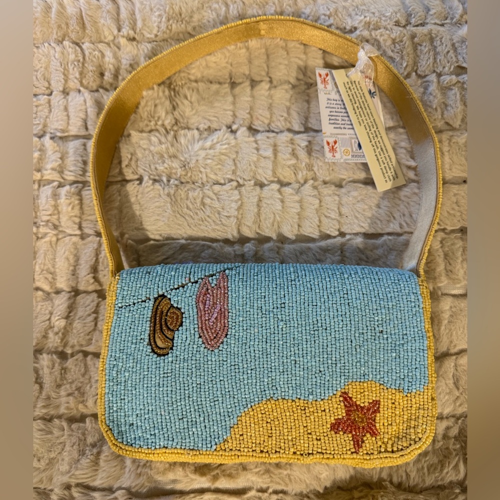 Brand New Beaded Beach Scene Shoulder Bag
Suntanning Girl Coastal Summer purse - Picture 3 of 3